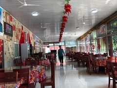 大堂-何适山庄 ·可团建(水长城P2停车场店)