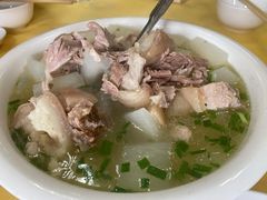 萝卜炖肘子-荣生萝卜汤饭店