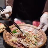 排队也要吃🔥广东师奶家传粥底火锅！冬日必吃暖身灵魂火锅