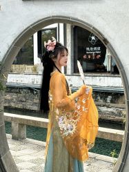 -一揽芳华汉服旗袍体验馆(拙政园店)