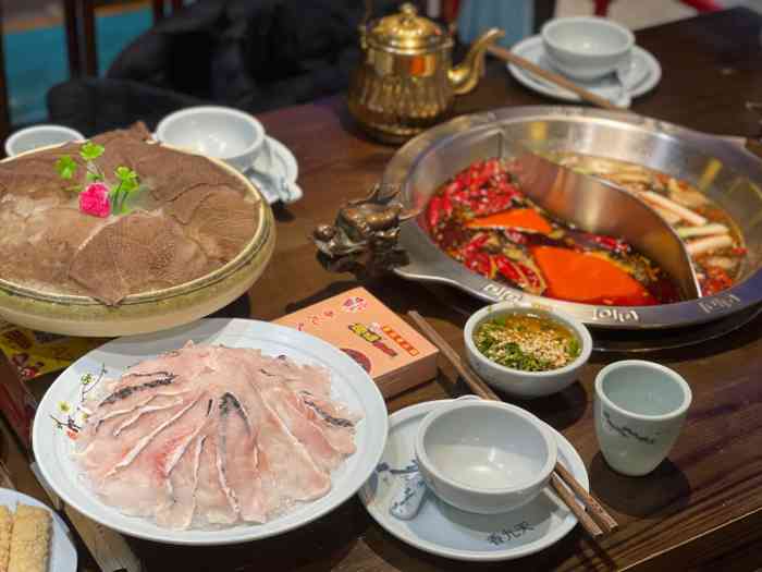 香九天重庆老火锅(财经学院店)-"位置很好找,然后店铺面积很大,一进小
