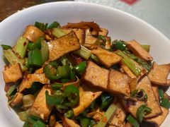 -阿瓦山寨·湘菜现炒·剁椒鱼头王(咸阳总店)