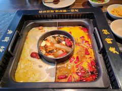 -老牌坊云南鱼豆花火锅(哈西万达店)