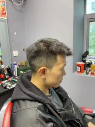 -15C7 男士理发馆 烫染专业店