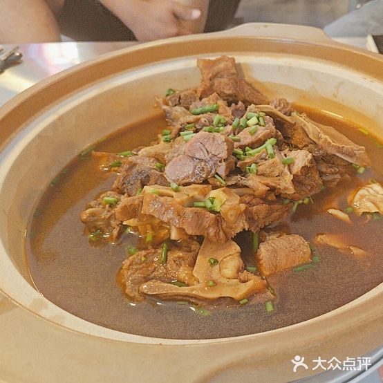 倔大人地摊牛排火·烤骨