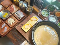 -银米·云南传统过桥米线(双廊黑金冠店)