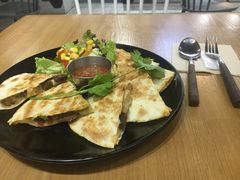 牛肉馅饼配迷你沙拉-HELLO 27 意面·沙拉·帕尼尼