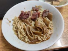 -松树干拌面店