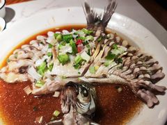 清蒸武昌鱼-小凤庭·地道湖北菜武昌鱼·铫子藕汤(黄鹤楼店)