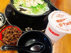 -丽虹云南过桥米线(兴工街店)