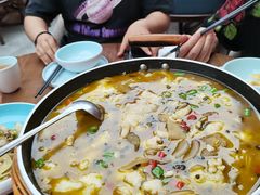 -有红鸡毛店·川菜(建设路店)