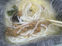 -灵芝妹子海鲜米线(劳动公园店)