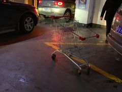 -大润发杨浦店-停车场