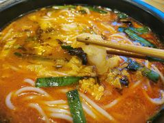 -花馬肆.云南过桥米线(汉神购物广场现场熬汤店)
