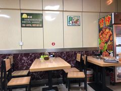 大堂-明记汤揪片子炒面(红山市场特色美食街店)