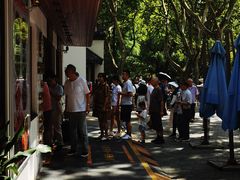 门外买包子的长队-莹珠阁·私房菜