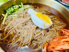 朝鲜冷面-围炉肉舍•炭烤活鳗•丹东海鲜烤肉(步行街店)