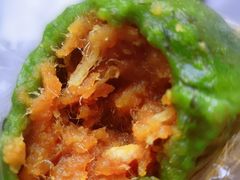 艾叶咸蛋黄肉松青团-王家沙点心店(南京西路总店)