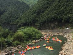-安吉龙王山峡谷漂流