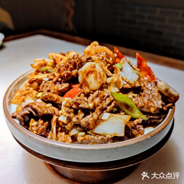 适合家庭小聚的小馆子，二楼环境更好。