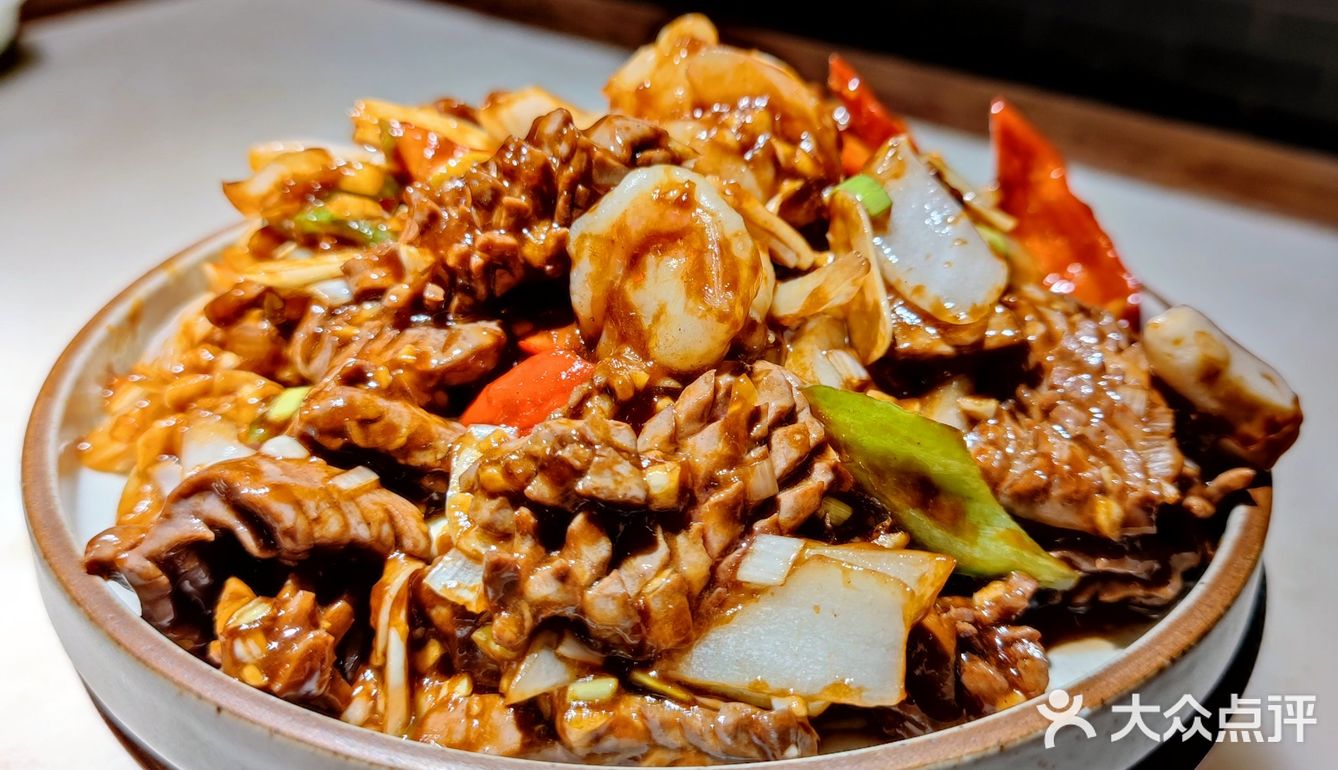 适合家庭小聚的小馆子，二楼环境更好。