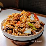 适合家庭小聚的小馆子，二楼环境更好。