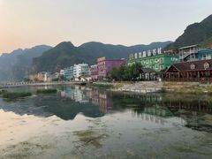 -百里峡七彩艺术小镇