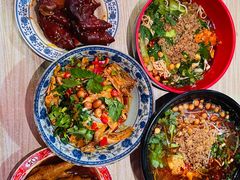 -爆炸头阿姨小四川正宗川味小吃(无任何分店)