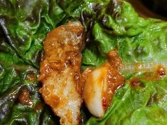 生菜卷五花肉-韩阳王石板烤肉