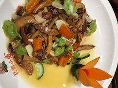 -老滇山寨•云南特色菜•地方菜•民族风情歌舞表演(金碧店)