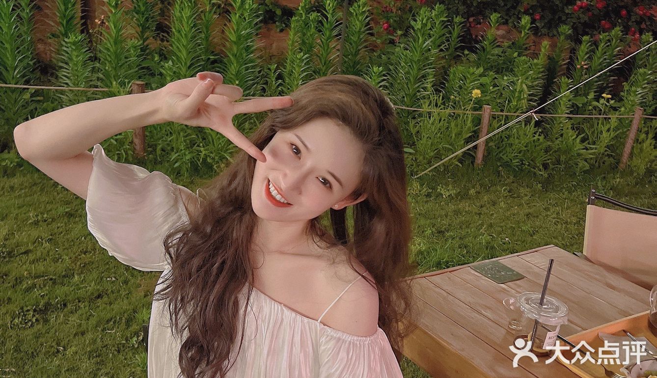 晚风悠然、跌入了花的时间。