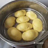 好吃又好玩的元宝南瓜馒头呦～