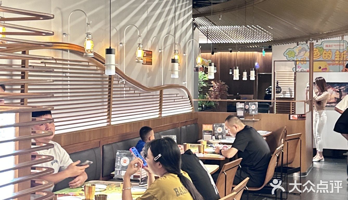 我宣布，探鱼就是我们约会的小基地了