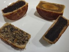 蛋黄莲蓉月饼-西村叔叔的店·面包·甜品·蛋糕(牡丹园店)