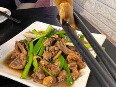 鸽子爪-盛燕泥丁粥
