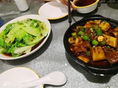 -梓檚中餐厅湖北菜小龙虾武昌鱼排骨藕汤(黄鹤楼店)