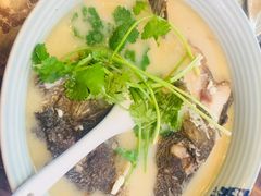 砂锅鱼头-75幢私房菜馆