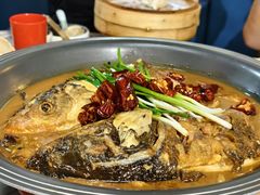 外婆秘制鱼头配大油条-小城外婆肴私房菜.家宴聚集点(圆明园颐和园·清河上地店)