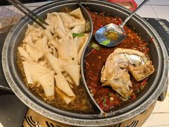 -阿瓦山寨·湘菜现炒·剁椒鱼头王(咸阳总店)