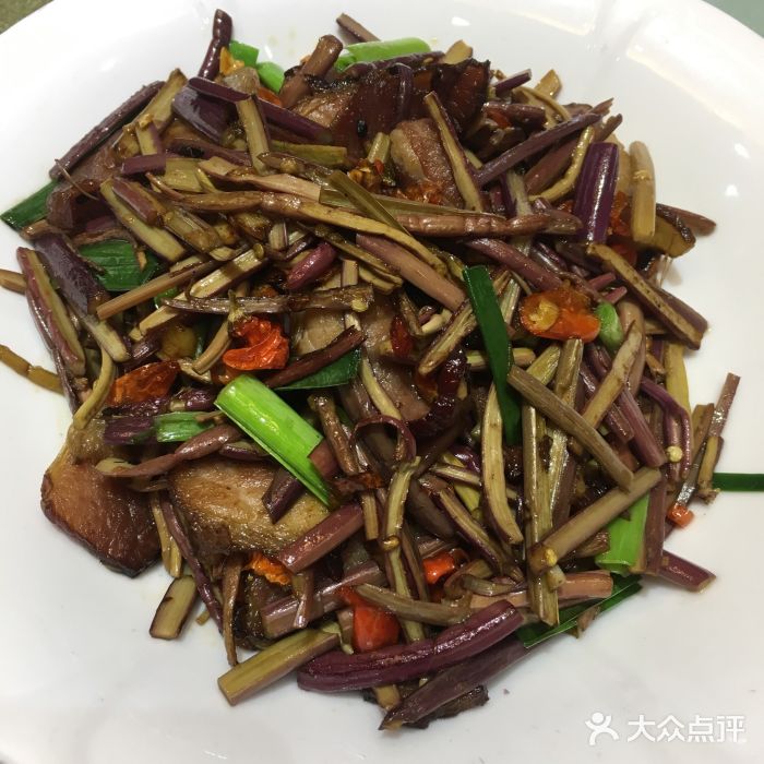 野蕨菜炒腊肉