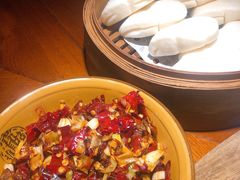 伊犁辣皮子炒肉配馍-楼兰新疆主题餐厅(苏州中心店)
