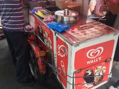 -詹爷爷乌节路街头冰淇淋