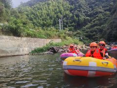 -安吉龙王山峡谷漂流