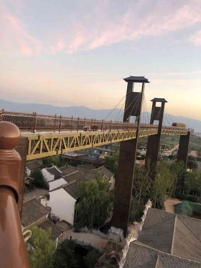 白鹿仓玻璃栈道