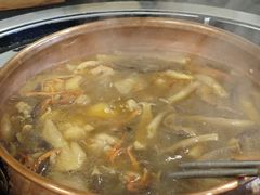 菌菇鸡煲-阿山卓·野生菌火锅·纳西火塘烤肉