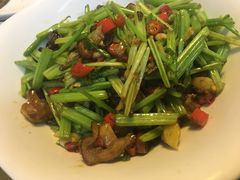 土芹菜炒腊肠-花间酒庭院餐厅(谷山店)