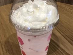 樱花白巧瑞纳冰-瑞幸咖啡(深圳宝安机场国内到达厅店)