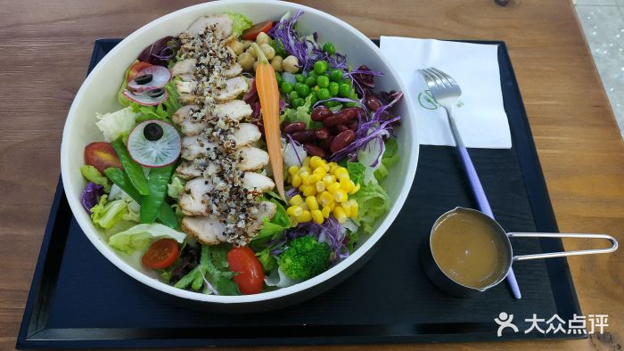 菲尼斯低温轻食料理(凯德1818店)低温鸡肉藜麦沙拉图片