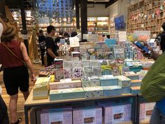 -猫的天空之城概念书店(杭州南宋御街店)