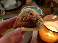 烟熏三文鱼配烤饺子皮和芥末籽酱-BOR Eatery(安福路店)